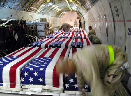 Гробы с убитыми американскими военными